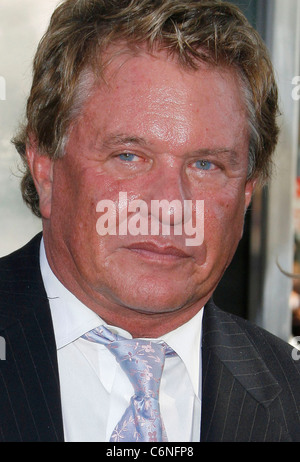 Tom Berenger Warner Bros Pictures' Los Angeles Premiere von "Inception" statt, bei der Graumans Chinese Theatre Hollywood, Stockfoto