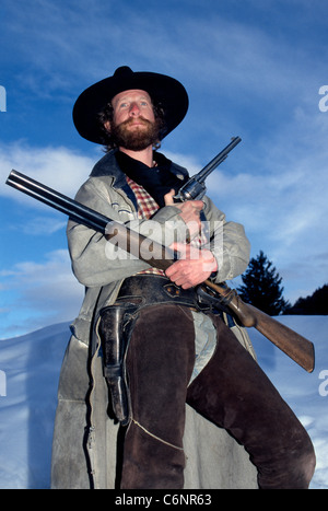 Gunslinging Cowboy in der Shootout-Bande bringt den alten Westen mit Schießerei Vorführungen für Touristen in Jackson Hole, Wyoming, USA. Stockfoto