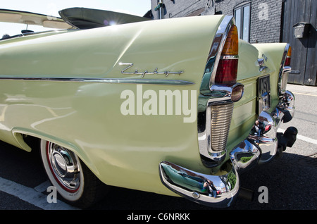 Ford Consul Zephyr Cabrio Oldtimer Detail Chrom Heckleuchten und Kotflügel Primrose gelb Strang Kai Roggen, East Sussex UK Stockfoto