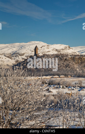 Das Wallace Monument, Abbey Craig und die Ochil Hills von Stirling Stockfoto