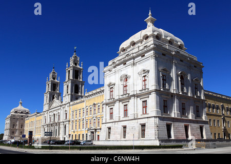 Der Nationalpalast von Mafra in Mafra, Portugal. Stockfoto