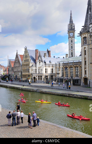 Ghent / Gent, Belgien. Kanus auf dem Fluss Leie - Zunfthäuser. Graslei Stockfoto