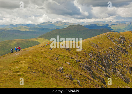 Ein Wandern Club absteigend von Ben Ledi, in Richtung der stank nach Glen in der Nähe von Callander Stockfoto