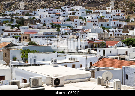 Schöne weiße Häuser in Lindos, Rhodos, Griechenland Stockfoto