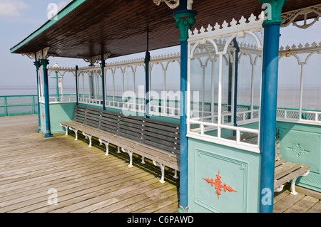 Sitz Tierheim am Ende des viktorianischen Pier Clevedon Stockfoto