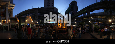 Panoramablick auf Hindu Erawan Schrein in Bangkok, Thailand Stockfoto