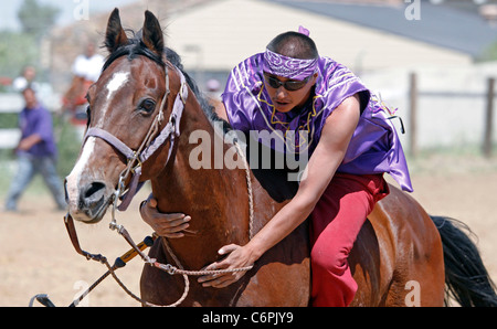 Indische Relais Pferderennen statt während des jährlichen Festivals der Shoshone Bannock statt in Fort Hall in Idaho. Stockfoto