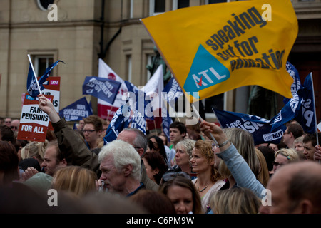 Eines Tages schlagen und Marsch von Lehrern, Dozenten und Beamte über Pläne der Regierung zu öffentlichen Renten schneiden Stockfoto