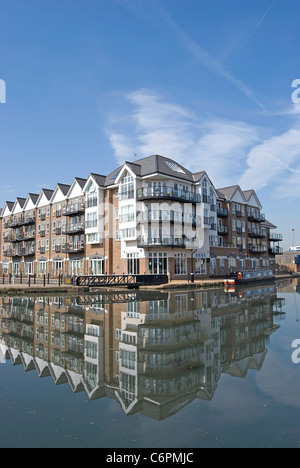 Appartements bei Brentford Lock auf dem grand union Canal in Brentford, London, england Stockfoto