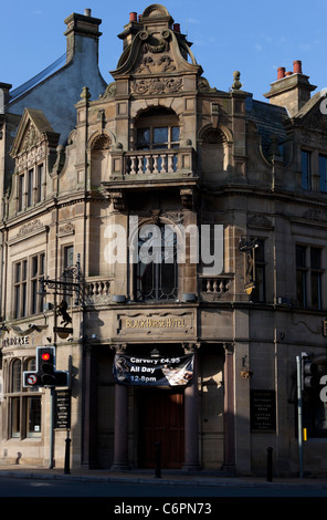 Das Black Horse Pub und Hotel in Otley. Das schwarze Pferd war ursprünglich eine Poststation des 17. Jahrhunderts. Stockfoto