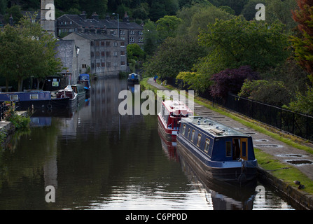 Lastkähne auf dem Rochdale Kanal an Hebden Bridge. Stockfoto