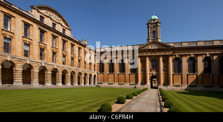 Vorderen Quad und Hauptgebäude am Queens College, Oxford, England Stockfoto