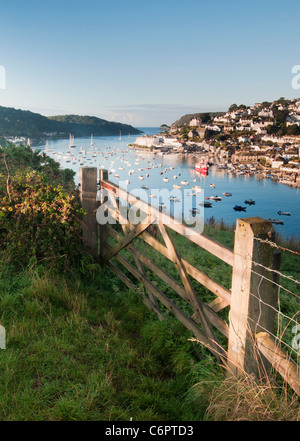 Salcombe betrachtet im frühen Morgenlicht aus Snapes Punkt. Stockfoto