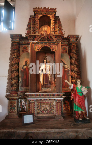 Innenansicht und Details der Kirche Santo Domingo de Guzmán in der kleinen Stadt von Parita, Herrera Provinz Panama. Stockfoto