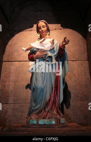 Innenansicht und Details der Kirche Santo Domingo de Guzmán in der kleinen Stadt von Parita, Herrera Provinz Panama. Stockfoto