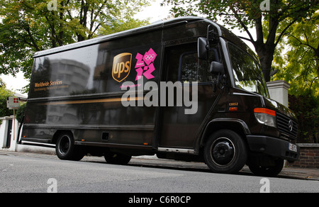 Ein UPS-Lieferwagen in London, England, UK Stockfoto