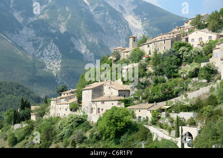 Brantes hochgelegene Dorf & Mont Ventoux Vaucluse Provence Frankreich Stockfoto