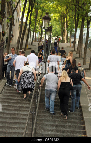 Rückansicht des Menschen aufsteigend die Schritte auf dem Montmartre Stockfoto