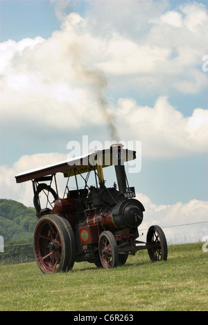 Ein Tasker B2 Cabrio Traktor, gebaut 1923, R/n KL9885, W/n 1902 im Bild bei der Wiston Steam Rally in West Sussex. Stockfoto