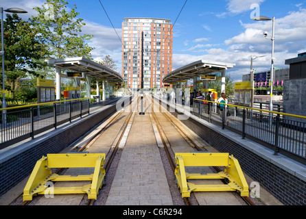 Puffer am Ende der Zeile an MediaCityUK Station auf dem Metrolink-System im Großraum Manchester Stockfoto