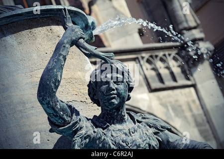 Detail der Fischbrunnen am Marienplatz in München Stockfoto