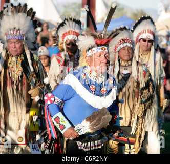 Tänzer, die Hauptrolle der großen Auftritt von einem Powwow statt während des jährlichen Festivals der Shoshone Bannock in ft. Hall, Idaho. Stockfoto