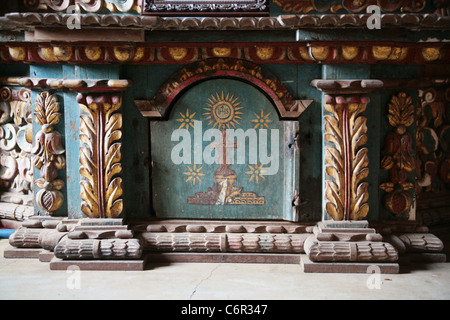 Innenansicht und Details der Kirche Santo Domingo de Guzmán in der kleinen Stadt von Parita, Herrera Provinz Panama. Stockfoto