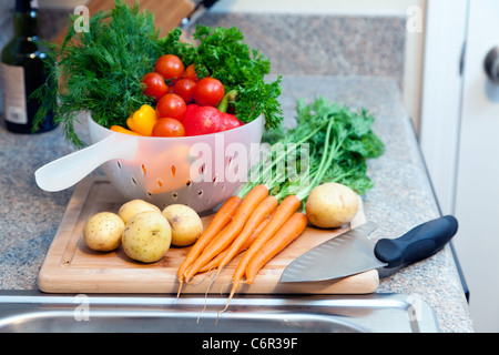 Frisches Gemüse und Kräuter Stockfoto