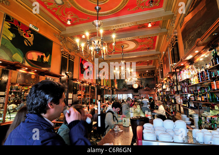 Portugal, Lissabon: Innenansicht des Café A Brasileira Stockfoto