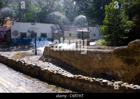 Mexikanischen Dorf Flut Szene in den Universal Studios, Los Angeles, Kalifornien, USA Stockfoto