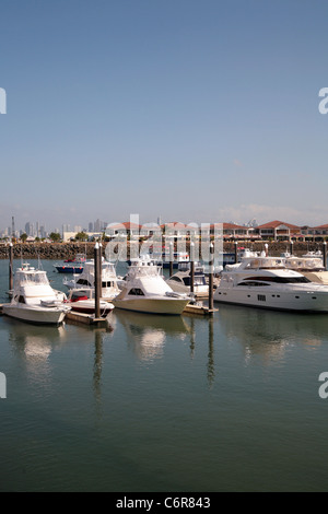 Luxus-Boote geparkt in der Amador Marina in der pazifischen Küste von Panama. Stockfoto