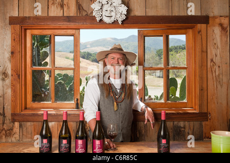 Chris Burroughs, tasting Room-Manager bei Alma Rosa Weingut Santa Rita Hills, Santa Ynez Valley, Buellton, Kalifornien, USA Stockfoto