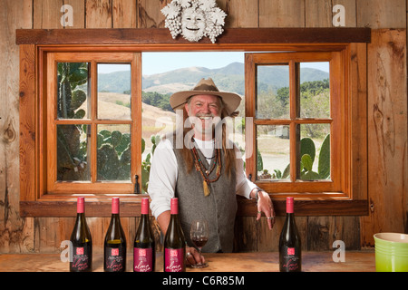 Chris Burroughs, tasting Room-Manager bei Alma Rosa Weingut Santa Rita Hills, Santa Ynez Valley, Buellton, Kalifornien, USA Stockfoto