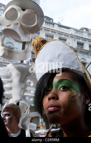 Porträt einer jungen Tänzerin in Notting Hill Karneval 2011. London. England Stockfoto