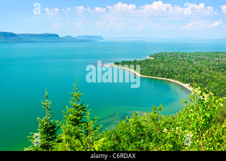 Wunderschöne Landschaft des Lake Superior Nordufer von oben in Ontario, Kanada Stockfoto