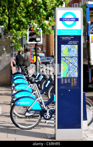 Zyklen, London, Barclays Cycle Hire, Transport for London Cycles, Fahrräder zu mieten oder mit dem Fahrrad Verleih-Station, London, England, UK Stockfoto