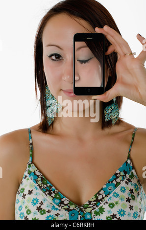 Aisan Girl mit iphone Stockfoto