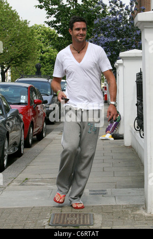 Kevin Pietersen außerhalb seines Hauses von Barbados nach Hause nach Englands Sieg bei den World Twenty20 London, Stockfoto