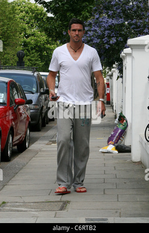 Kevin Pietersen außerhalb seines Hauses von Barbados nach Hause nach Englands Sieg bei den World Twenty20 London, Stockfoto