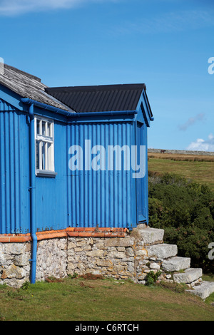 Die Alte Schule Ferienhaus, als Blaue Bung, auf Lundy Island, Devon, England, UK im August bekannt Stockfoto