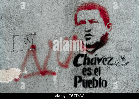 Ein Spray und Schablone Kunstwerk, Darstellung der venezolanische Präsident Hugo Chavez, erscheint auf der Straße von Caracas, Venezuela. Stockfoto