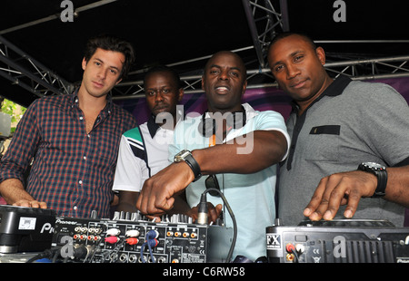 Mark Ronson, Treble T, Trevor Nelson und Mike Anthony BBC Radio 1Xtra DJ Relais World Record Attempt statt an der Vibe-Bar, Stockfoto