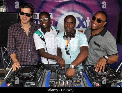 Mark Ronson, Treble T, Trevor Nelson und Mike Anthony BBC Radio 1Xtra DJ Relais World Record Attempt statt an der Vibe-Bar, Stockfoto