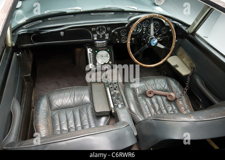 James Bond's iconic Aston Martin DB5 käuflich zum ersten Mal in der Geschichte James Bondâ€™ s Aston Martin DB5 als getrieben Stockfoto