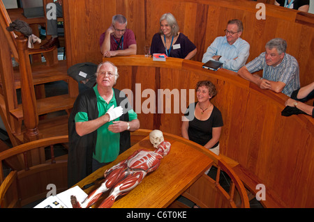 Britischer medizinische Historiker Andrew Cunningham wiederbelebt 17. Cent Anatomie Theater Museum Boerhaave Leiden Niederlande Stockfoto