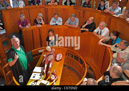 Britischer medizinische Historiker Andrew Cunningham wiederbelebt 17. Cent Anatomie Theater Museum Boerhaave Leiden Niederlande Stockfoto