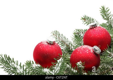 Christbaumschmuck auf weißem Hintergrund Stockfoto