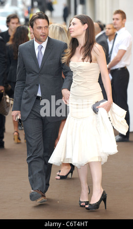 Dougray Scott und Frau Claire Forlani Louis Vuitton präsentiert den neuen Bond Street Maison - Abflüge London, England - 25.05.10 Stockfoto