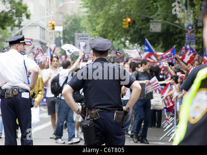 Atmosphäre 53. jährlichen Puerto Rican Day Parade New York City, USA - 13.06.10 Ivan Nikolov Stockfoto