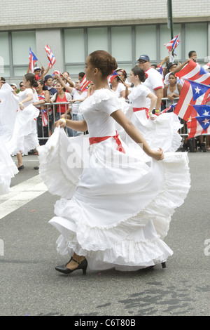 Atmosphäre 53. jährlichen Puerto Rican Day Parade New York City, USA - 13.06.10 Ivan Nikolov Stockfoto